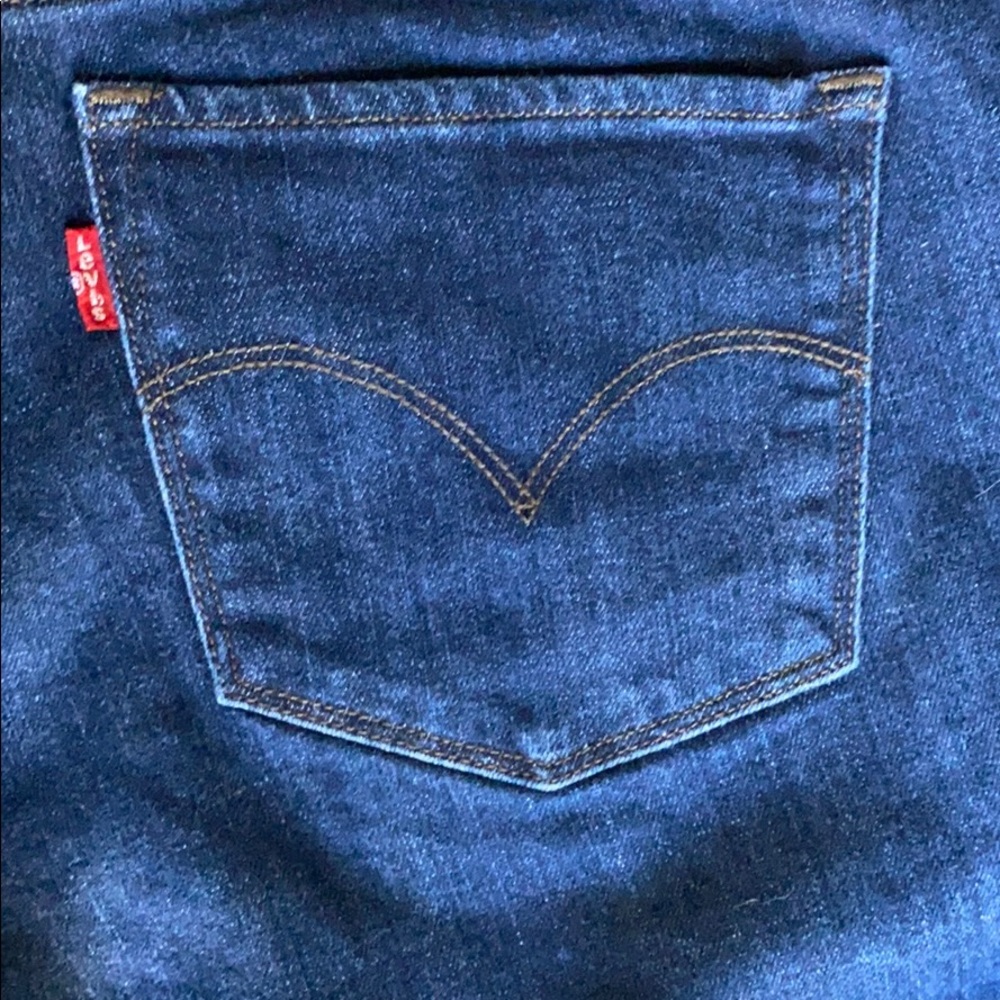 Mid Rise Denim Shorts // Levi’s - Picture 5 of 6